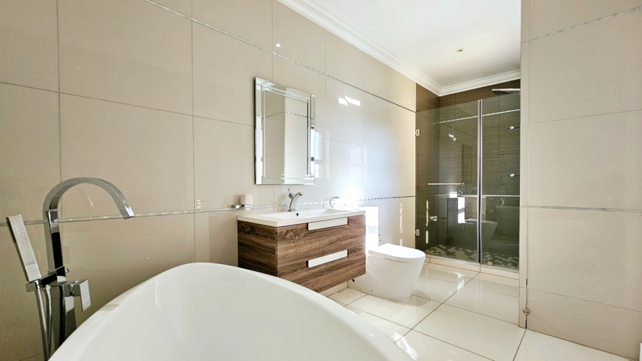 5 Bedroom Property for Sale in Kiepersol Free State